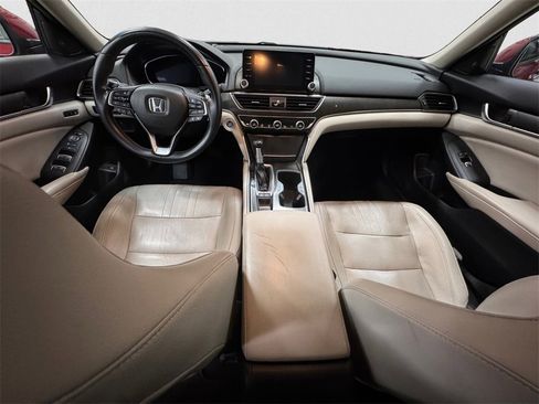 Used 2018 Honda Accord Touring image 10