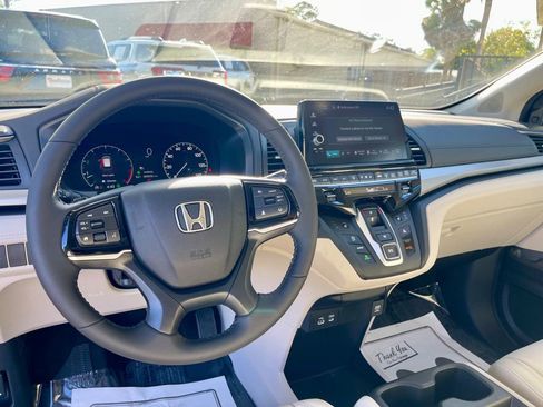 Used 2025 Honda Odyssey EX-L image 15