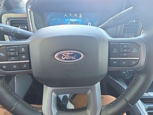 Used 2025 Ford F350 Lariat w/ Lariat Ultimate Package AWD/4WD image 28