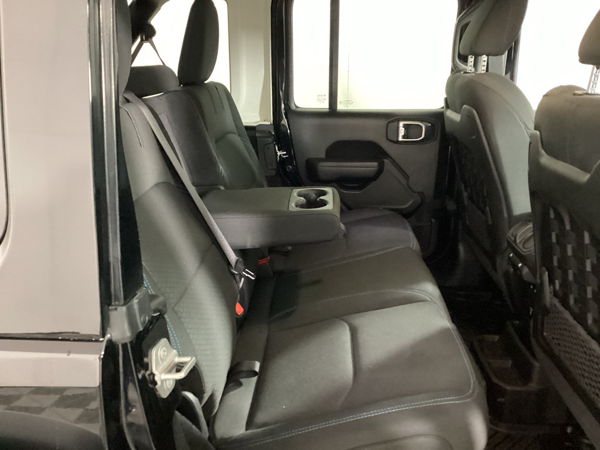 Used 2022 Jeep Wrangler Unlimited Rubicon 4xe w/ Cold Weather Group AWD/4WD image 10