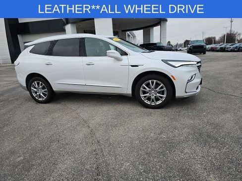 Used 2023 Buick Enclave Premium image 22