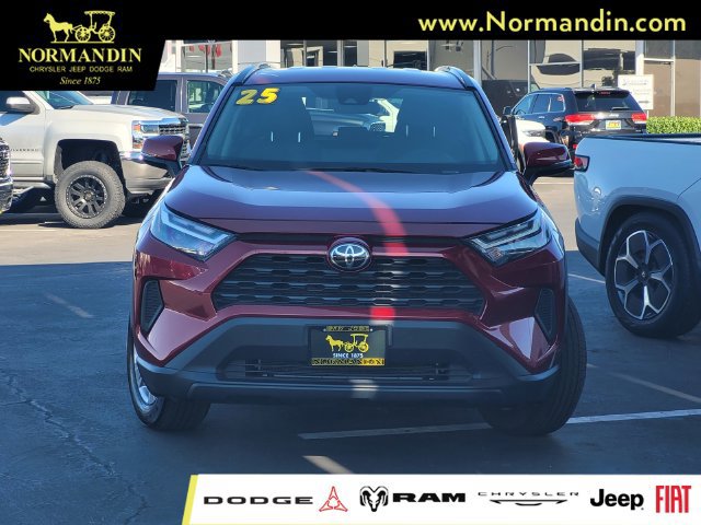 Used 2025 Toyota RAV4 XLE FWD image 2