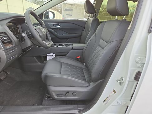 New 2026 Nissan Rogue Platinum w/ Platinum Premium Package image 10