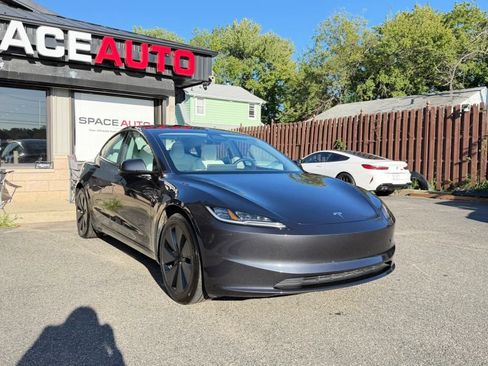 Used 2025 Tesla Model 3 Long Range AWD/4WD image 4
