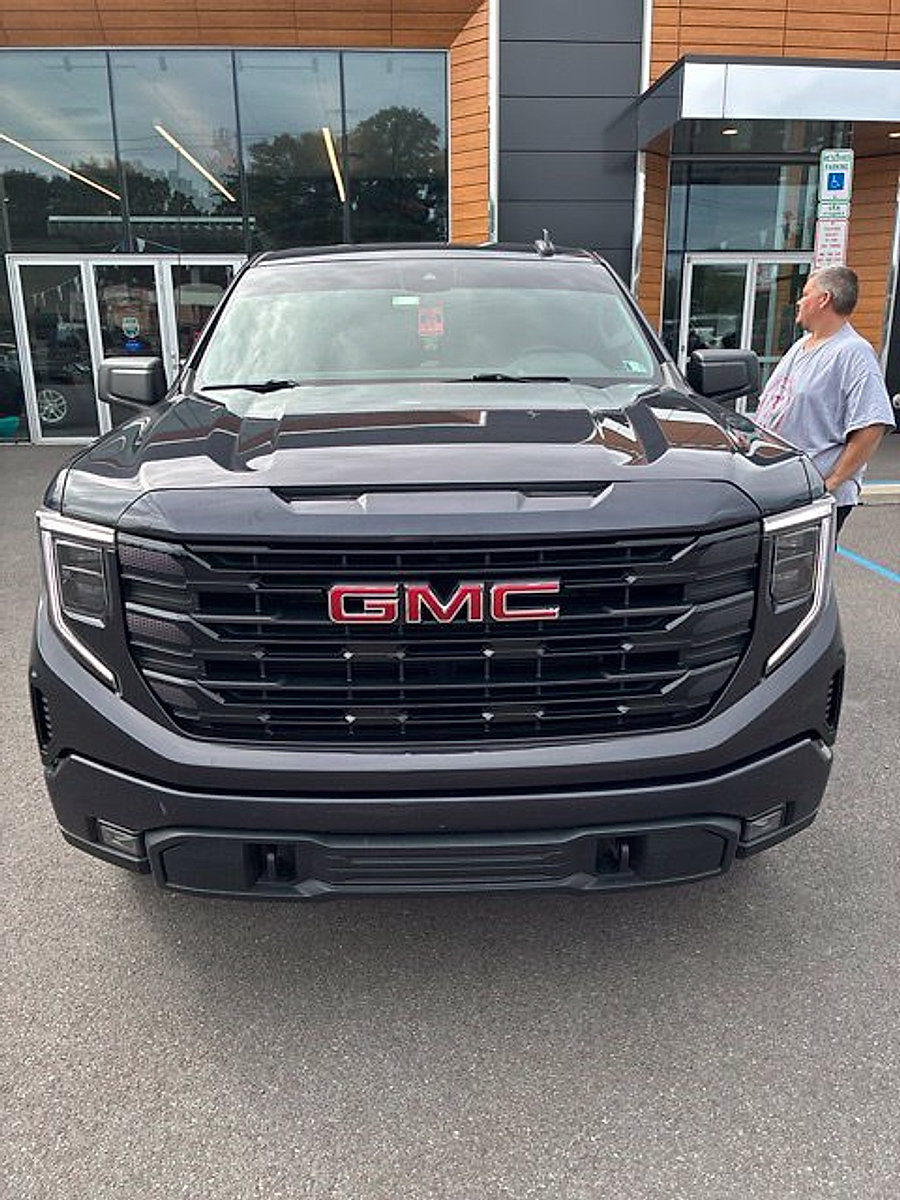 Used 2022 GMC Sierra 1500 Elevation AWD/4WD image 2