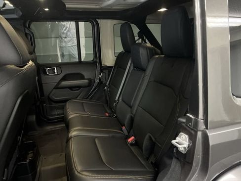 Used 2025 Jeep Wrangler Unlimited Sahara AWD/4WD image 24
