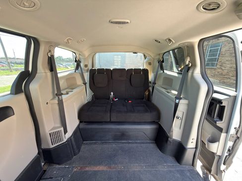 Used 2015 Dodge Grand Caravan SXT FWD image 22