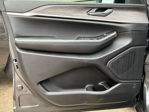 New 2026 Jeep Grand Cherokee Laredo image 10