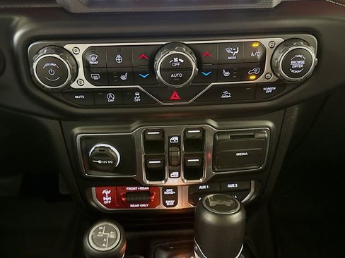 Used 2022 Jeep Wrangler Unlimited Rubicon w/ Steel Bumper Group AWD/4WD image 16