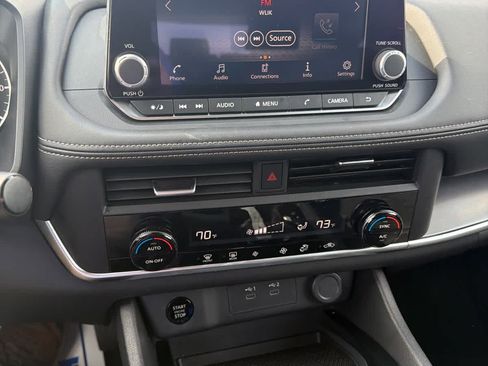 Used 2025 Nissan Rogue SV image 13