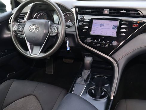 Used 2020 Toyota Camry LE FWD image 9