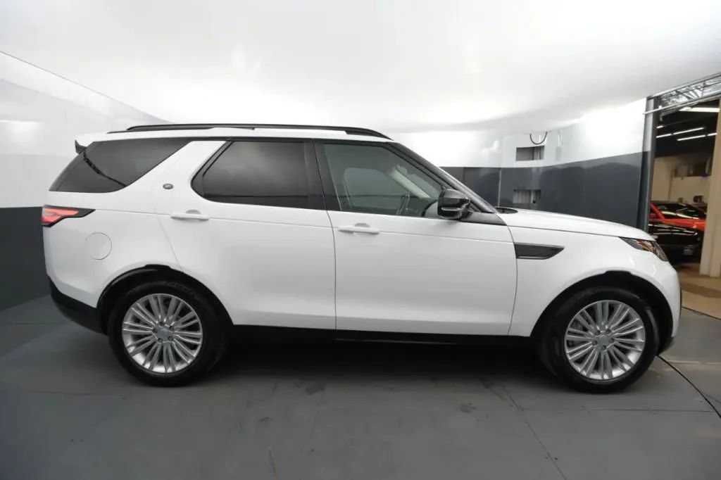 Used 2020 Land Rover Discovery Landmark AWD/4WD image 6