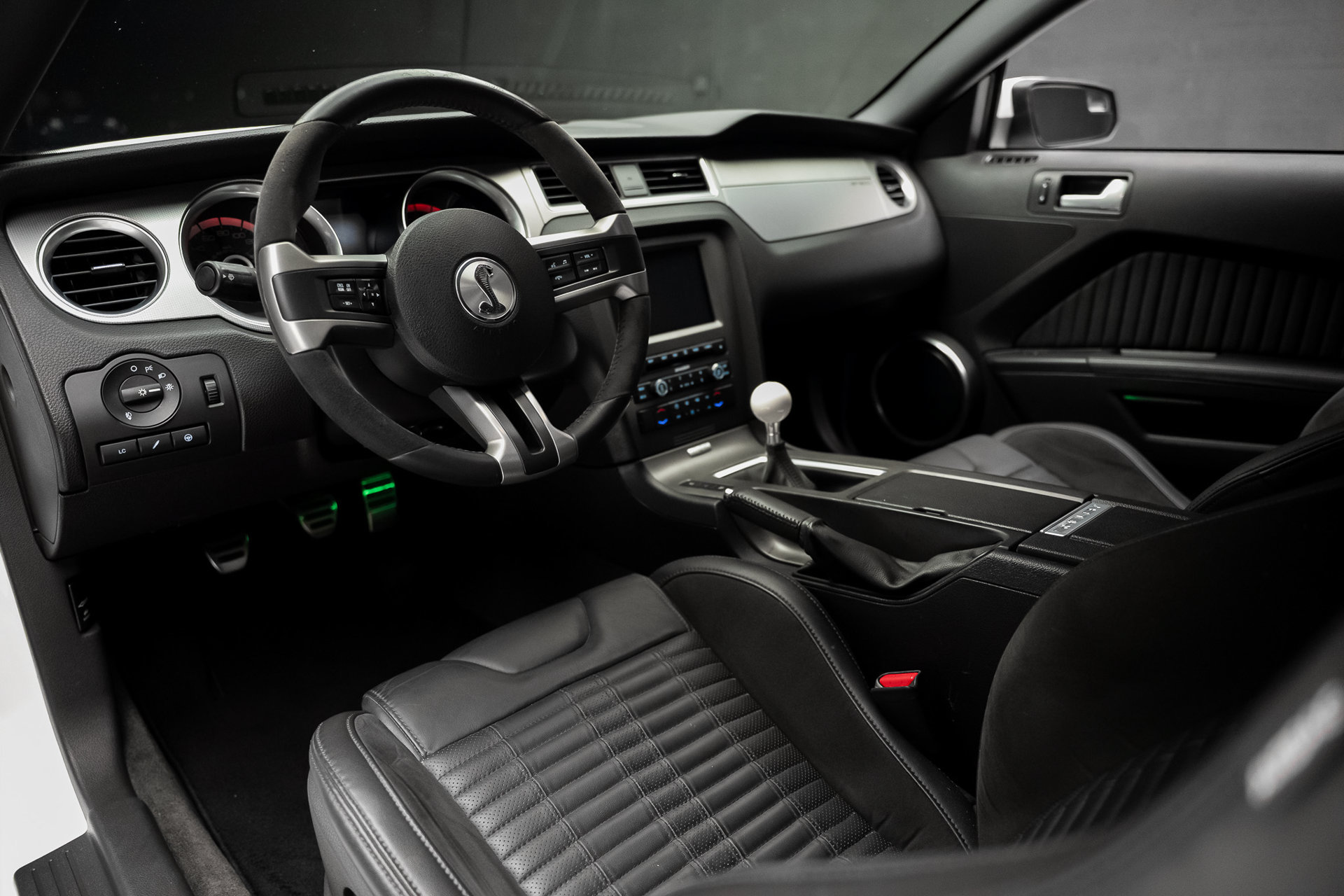 Used 2013 Ford Mustang Shelby GT500 RWD image 2