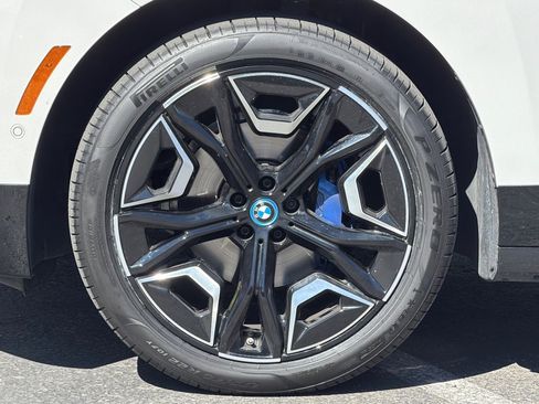 Used 2024 BMW iX xDrive50 w/ Sport Package AWD/4WD image 39
