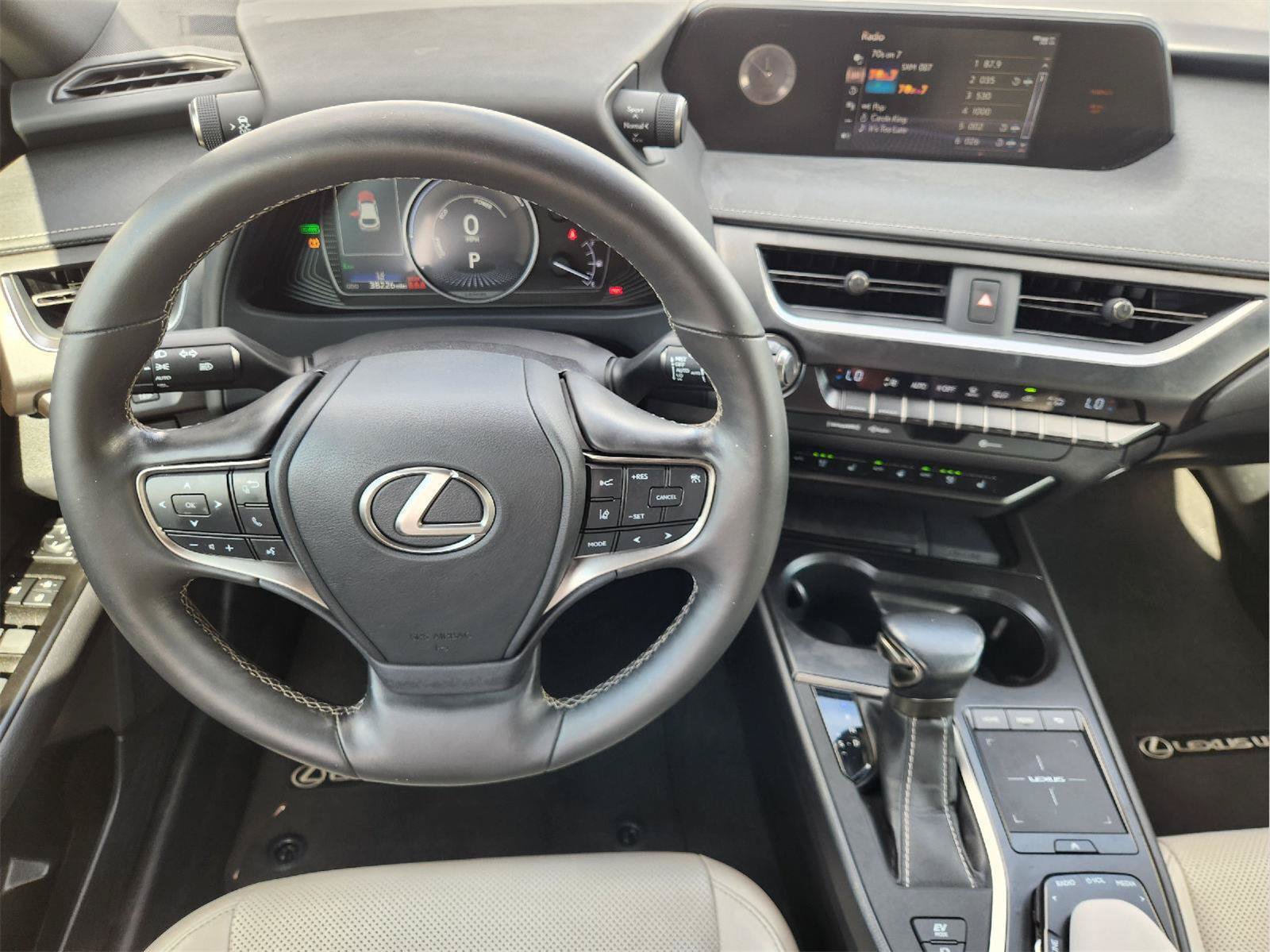 Used 2020 Lexus UX 250h w/ Premium Package AWD/4WD image 27