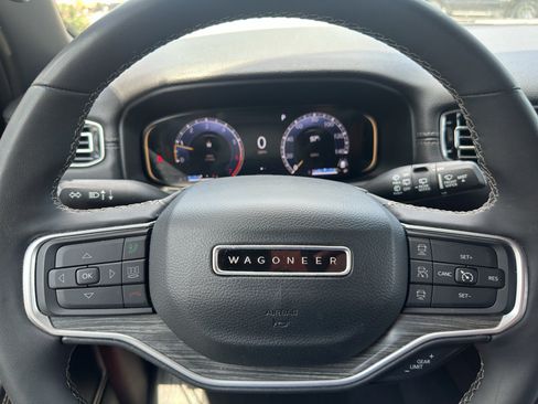 Used 2024 Jeep Wagoneer Series II w/ Flexible Seating Group RWD image 27
