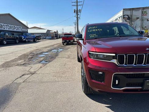 Used 2021 Jeep Grand Cherokee L Overland w/ Luxury Tech Group IV AWD/4WD image 27