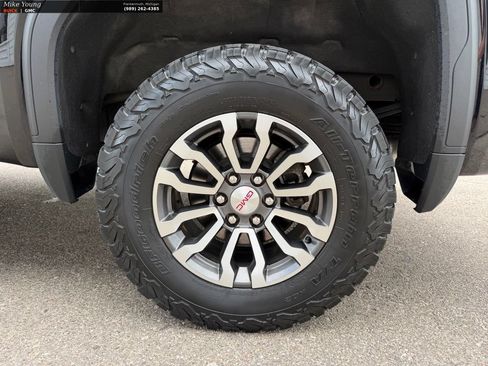 Used 2022 GMC Sierra 1500 AT4 w/ AT4 Premium Package AWD/4WD image 10
