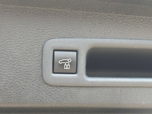 Used 2025 Toyota Sienna XLE FWD image 22