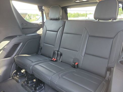 Used 2024 Chevrolet Tahoe Premier AWD/4WD image 14