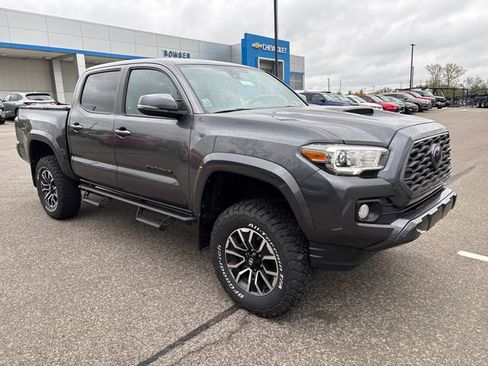 Used 2021 Toyota Tacoma TRD Sport w/ Technology Package AWD/4WD image 7