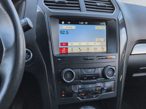 Used 2019 Ford Explorer XLT w/ Equipment Group 202A AWD/4WD image 13