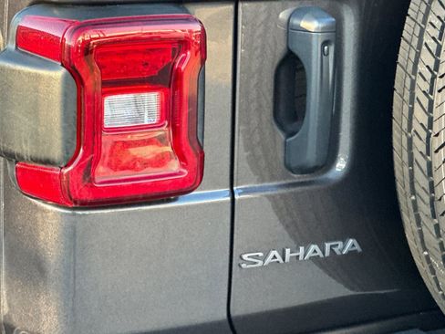 Used 2025 Jeep Wrangler Sahara image 27