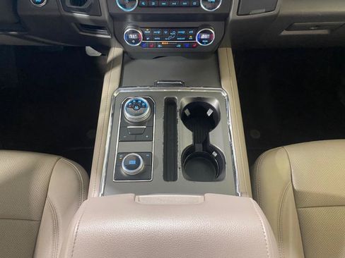 Used 2020 Ford Expedition XLT w/ Equipment Group 202A AWD/4WD image 18