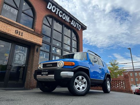 Used 2007 Toyota FJ Cruiser 4WD w/ Upgrade Pkg 2 image 3
