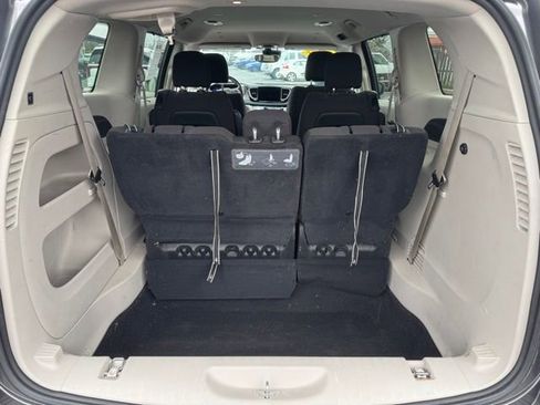 Used 2021 Chrysler Pacifica Touring w/ Cold Weather Group image 18