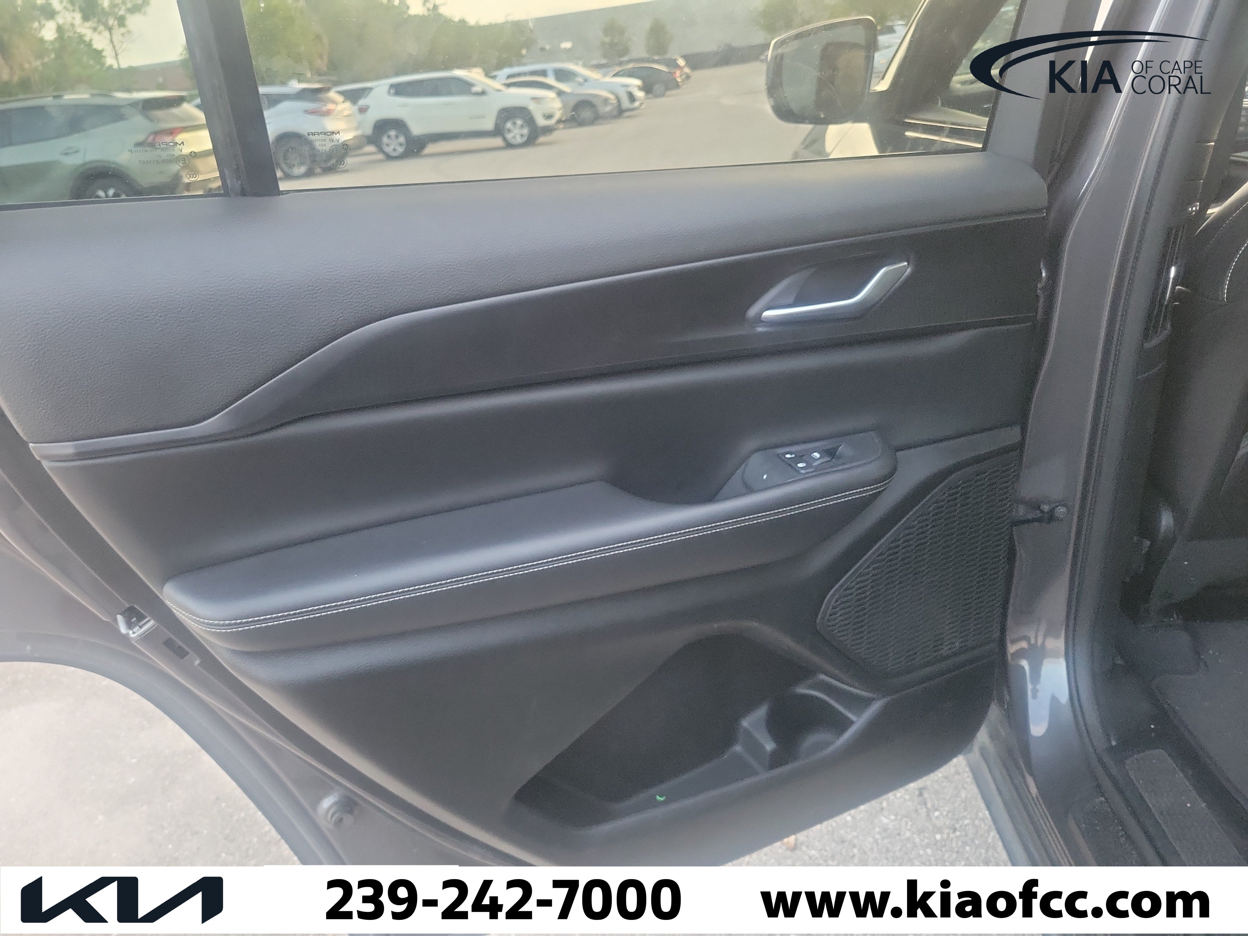Used 2023 Jeep Grand Cherokee L Laredo AWD/4WD image 11