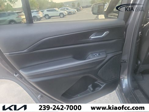Used 2023 Jeep Grand Cherokee L Laredo AWD/4WD image 11