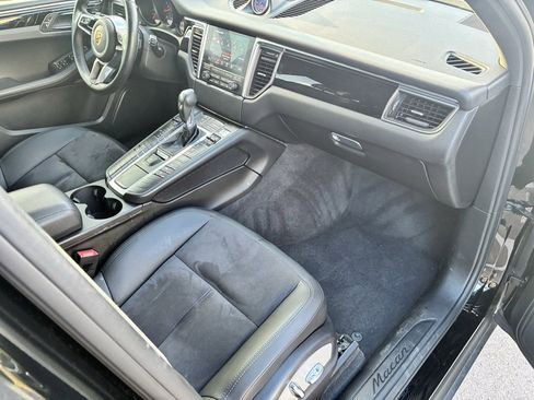 Used 2017 Porsche Macan w/ Driver Memory Package image 41