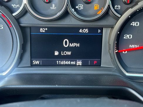 Used 2021 Chevrolet Suburban RST AWD/4WD image 3
