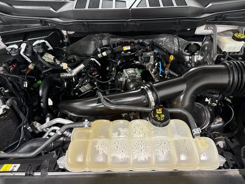 Used 2022 Ford F150 XLT image 11