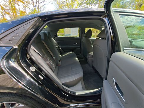 Used 2024 Hyundai Elantra SEL image 24