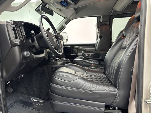 Used 2024 GMC Savana 2500 Extended w/ Driver Convenience Package RWD image 19