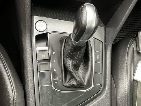 Used 2019 Volkswagen Tiguan SEL Premium R-Line FWD image 23