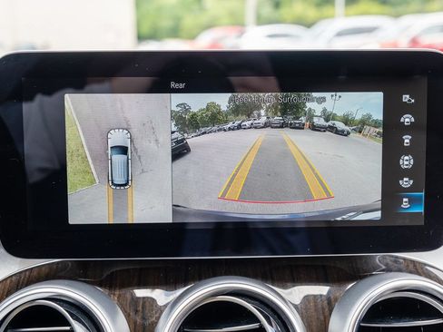 Used 2022 Mercedes-Benz GLC 300 4MATIC image 17