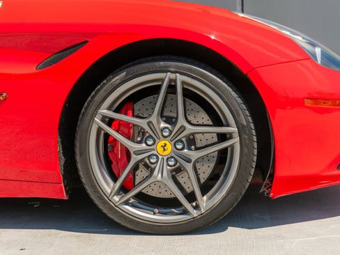 Used 2017 Ferrari California T image 39