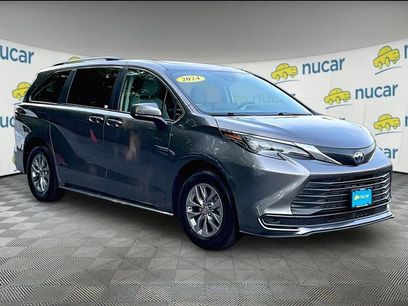 Used 2024 Toyota Sienna LE w/ LE Plus Package