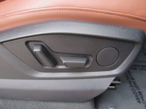 Used 2022 Audi Q8 Premium image 23