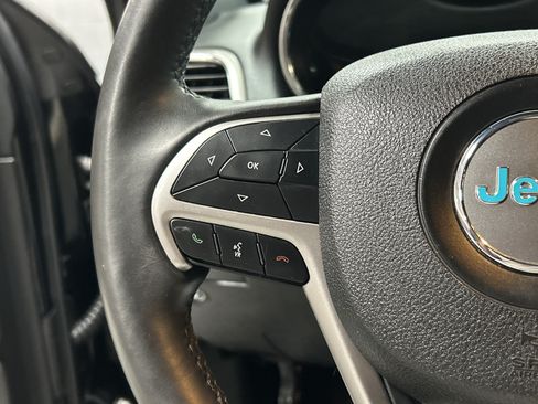 Used 2018 Jeep Grand Cherokee Altitude AWD/4WD image 18