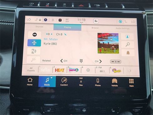 Used 2025 Jeep Grand Cherokee L Limited w/ Black Appearance Package image 13