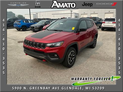 Used 2025 Jeep Compass Trailhawk AWD/4WD image 1