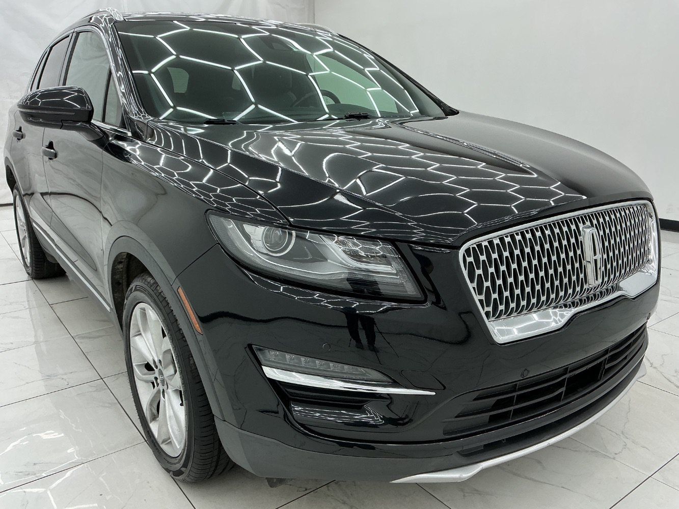 Used 2019 Lincoln MKC Select w/ Select Plus Package AWD/4WD image 3