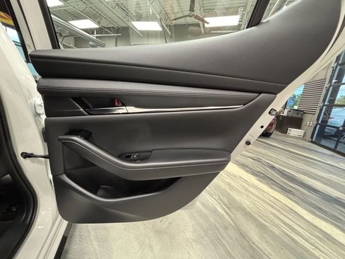 Used 2024 MAZDA MAZDA3 s image 43