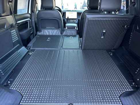New 2026 Land Rover Defender 110 X-Dynamic SE image 29