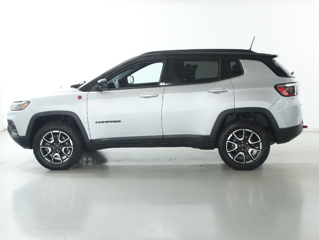 Used 2025 Jeep Compass Trailhawk AWD/4WD image 37