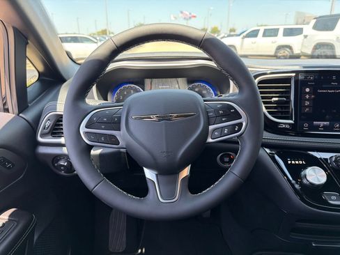 New 2026 Chrysler Pacifica Select FWD image 19